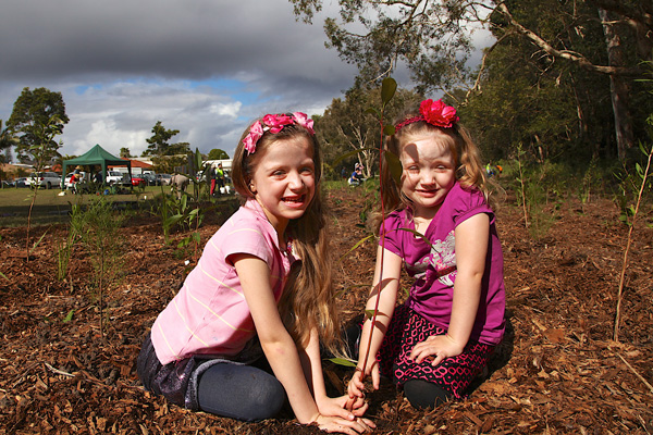 Lauder, 6, and Andrea, 3, at this year’s National Tree Day event in the Redlands.
